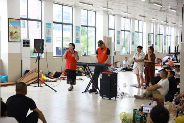 YUEQING, CHINA - AUGUST 09: Volunteers perform songs at a temporary relief shelter located at Chengnan Middle School on August 9, 2026 in Yueqing, Wenzhou City, Zhejiang Province of China. China s national observatory on August 9 activated a red alert -- the highest level in the country s typhoon warning system -- as Typhoon Dolphin approaches.  Copyright: xChinaxNewsxServicex 111658969234