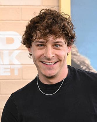 ˜The End of Oak Street™ World Premiere Patrick Dougall arriving to The End of Oak Street world premiere held at the Steven J. Ross Theater on August 8, 2026 in Burbank, CA. Burbank Steven J. Ross Theater California USA Copyright: xLISAxOConnorx xAFF-USA.comx