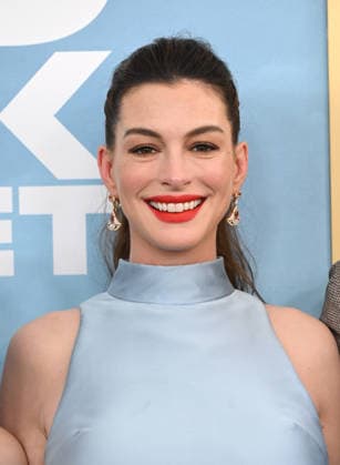 ˜The End of Oak Street™ World Premiere Anne Hathaway arriving to The End of Oak Street world premiere held at the Steven J. Ross Theater on August 8, 2026 in Burbank, CA. Burbank Steven J. Ross Theater California USA Copyright: xLISAxOConnorx xAFF-USA.comx