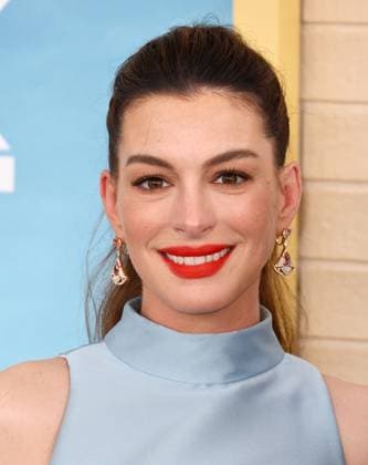 World Premiere of Warner Bros. The End Of Oak Street in Los Angeles World Premiere of Warner Bros. The End Of Oak Street at Warner Bros Studios in Burbank, California on 8 9 26. 09 Aug 2026 Pictured: Anne Hathaway.  Copyright: xThexMegaxAgencyxRiverx xMEGAx