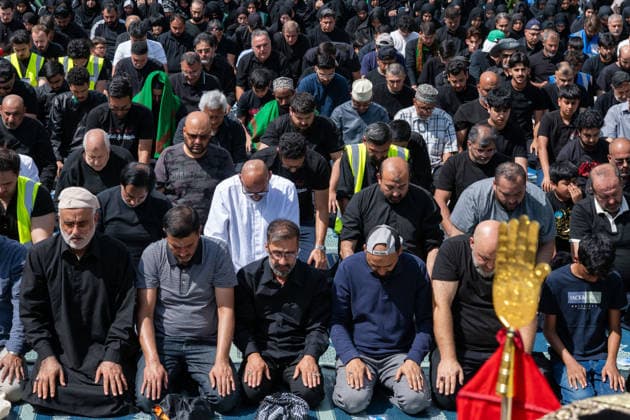August 9, 2026, London, England, United Kingdom: Shia Muslims take part in the annual Arbaeen procession in Marble Arch in London, Britain, on August 9, 2026. Arbaeen marks the 40th day after the martyrdom of Imam Hussein, the grandson of the Prophet Muhammad. London United Kingdom - ZUMAk172 20260809_zip_k172_012 Copyright: xThomasxKrychx