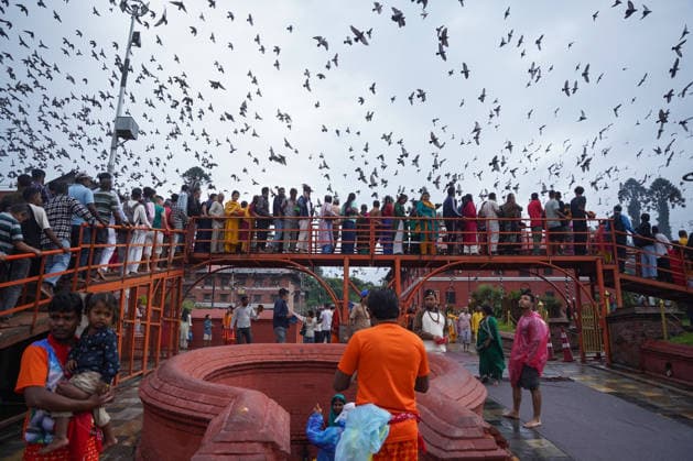 August 10, 2026, Kathmandu, Bagmati, Nepal: Today is the last Monday of the month of Shrawan, and Pashupatinath is thronged with devotees..Women who have been observing fasts and worshipping Lord Shiva every Monday throughout the month of Shrawan are formally concluding their fasts today...As a large turnout was expected on this final Monday, those observing the fast began queuing up early in the morning. Kathmandu Nepal - ZUMAa308 20260810_znp_a308_004 Copyright: xChandraxBahadurxAlex