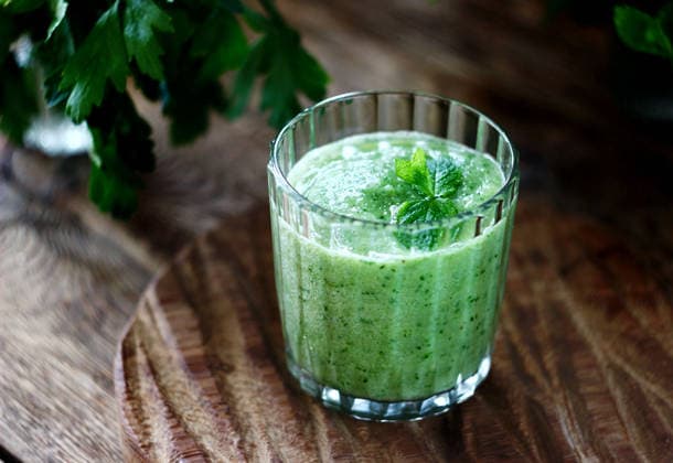 Healthy green vegetable smoothie in a glass Russia, Moscow Oblast, Russia R_CTOS260805C-2095015-01 ,model released, Symbolfoto ,property released