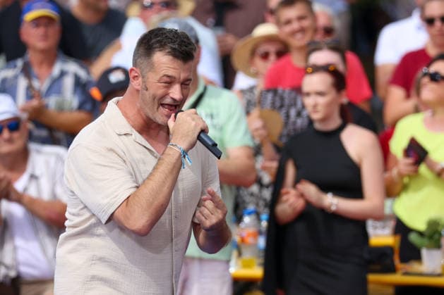 Rust, Germany, August 9, 2026 Immer wieder on Sundays at Europa-Park Rust, August 9, 2026. Pictured: Achim Petry on stage at Europa-Park Rust, Baden-Württemberg Copyright: xFotostandx xHettichx