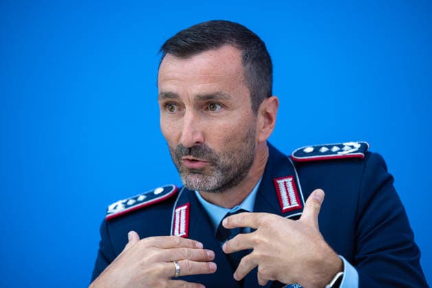 German Government Press Conference, Berlin, August 10, 2026: Colonel Mitko Müller, spokesperson for the Minister of Defense and head of the Press Division at the Federal Ministry of Defense (BMVg), answers questions from the press at the Federal Press Conference.
