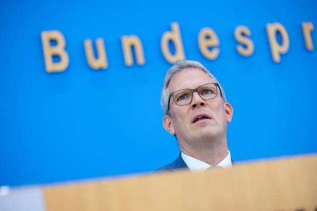 German Government Press Conference, Berlin, August 10, 2026: Sebastian Hille, Deputy Spokesperson for the Federal Government, addresses the press in the Federal Press Conference Hall