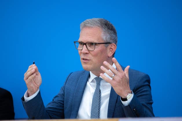 German Government Press Conference, Berlin, August 10, 2026: Sebastian Hille, Deputy Spokesperson for the Federal Government, addresses the press in the Federal Press Conference Hall