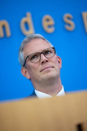 German Government Press Conference, Berlin, August 10, 2026: Sebastian Hille, Deputy Spokesperson for the Federal Government, addresses the press in the Federal Press Conference Hall