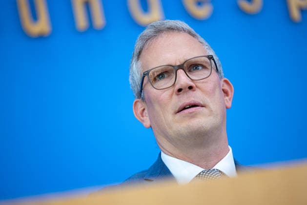 German Government Press Conference, Berlin, August 10, 2026: Sebastian Hille, Deputy Spokesperson for the Federal Government, addresses the press in the Federal Press Conference Hall