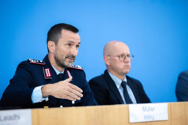 German Government Press Conference, Berlin, August 10, 2026: Colonel Mitko Müller, spokesperson for the Minister of Defense and head of the Press Division at the Federal Ministry of Defense (BMVg), answers questions from the press at the Federal Press Conference.