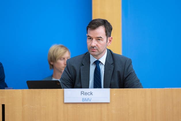 German Government Press Conference, Berlin, August 10, 2026: Alexander Reck, spokesperson for the Federal Ministry of Transportation (BMV), answers questions from the press at the Federal Press Conference.