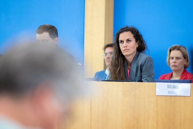 German Government Press Conference, Berlin, August 10, 2026: Dr. Alma Laiadhi, Head of the Press Division at the Federal Ministry of Finance (BMF), answers questions from the press at the Federal Press Conference