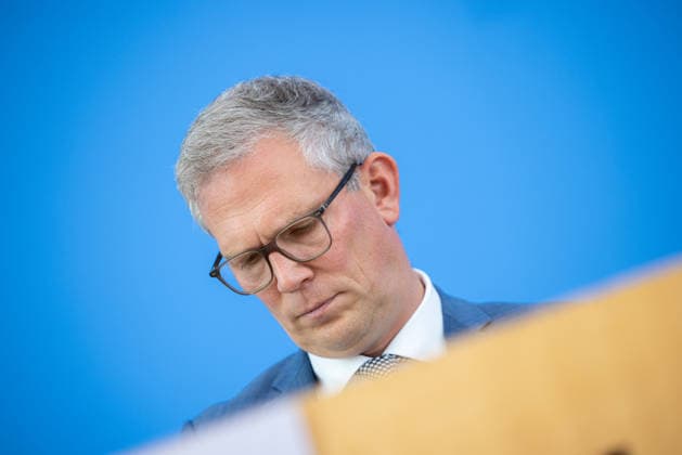 German Government Press Conference, Berlin, August 10, 2026: Sebastian Hille, Deputy Spokesperson for the Federal Government, addresses the press in the Federal Press Conference Hall