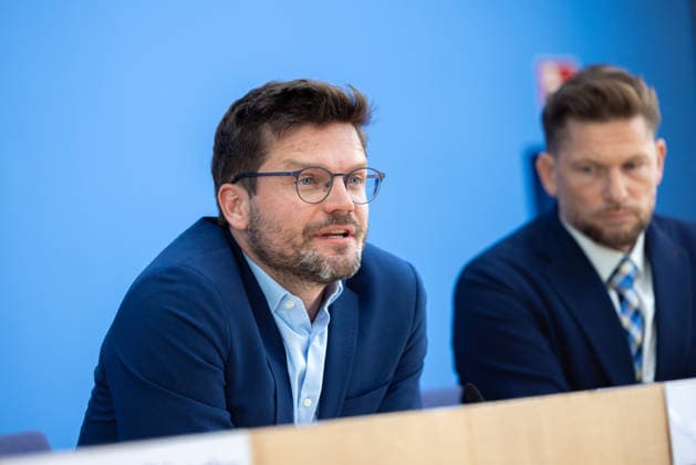 German Government Press Conference, Berlin, August 10, 2026: Marius Mühlhausen, Deputy Press Spokesperson for the Federal Ministry of Labor and Social Affairs (BMAS), answers questions from the press at the Federal Press Conference.