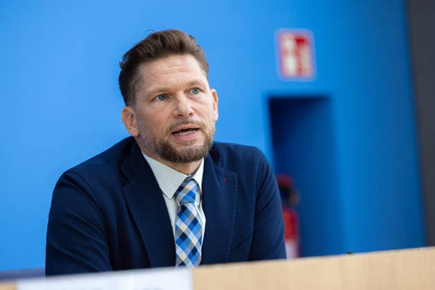 German Government Press Conference, Berlin, August 10, 2026: Stephan Gabriel Haufe, press secretary for the Federal Ministry for the Environment, Nature Conservation, and Nuclear Safety (BMUKN), answers questions from the press at the Federal Press Conference.
