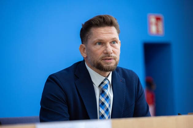 German Government Press Conference, Berlin, August 10, 2026: Stephan Gabriel Haufe, press secretary for the Federal Ministry for the Environment, Nature Conservation, and Nuclear Safety (BMUKN), answers questions from the press at the Federal Press Conference.