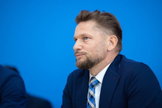German Government Press Conference, Berlin, August 10, 2026: Stephan Gabriel Haufe, press secretary for the Federal Ministry for the Environment, Nature Conservation, and Nuclear Safety (BMUKN), answers questions from the press at the Federal Press Conference.