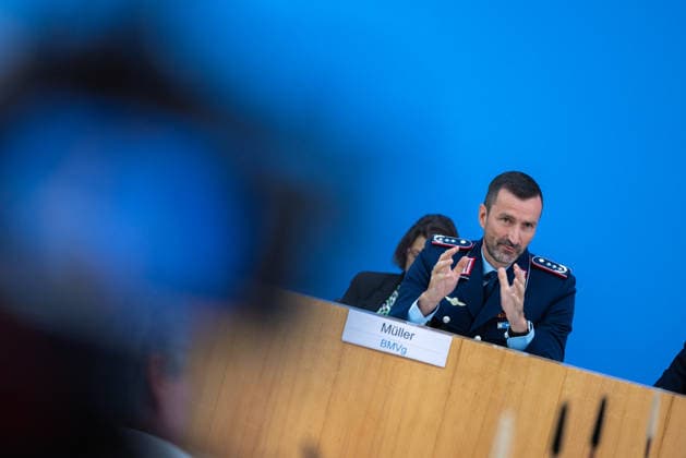 German Government Press Conference, Berlin, August 10, 2026: Colonel Mitko Müller, spokesperson for the Minister of Defense and head of the Press Division at the Federal Ministry of Defense (BMVg), answers questions from the press at the Federal Press Conference.