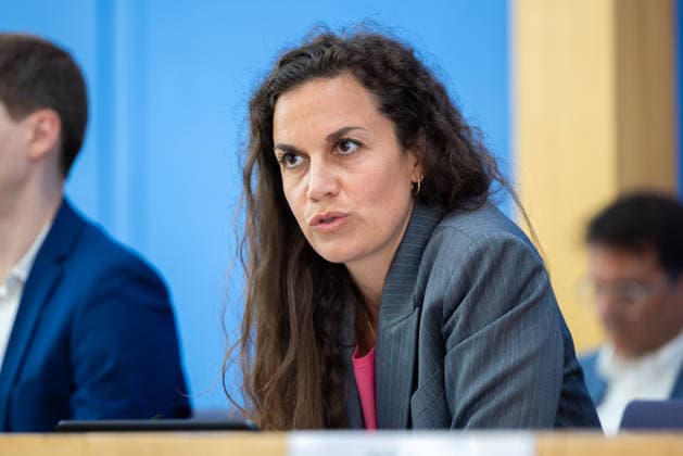 German Government Press Conference, Berlin, August 10, 2026: Dr. Alma Laiadhi, Head of the Press Division at the Federal Ministry of Finance (BMF), answers questions from the press at the Federal Press Conference