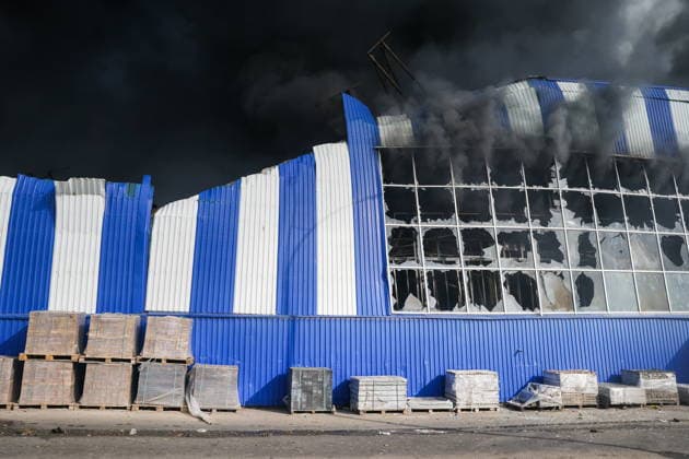 RUSSIA, DONETSK PEOPLE S REPUBLIC - AUGUST 10, 2026: A fire breaks out after a Ukrainian drone strike on the Galaktika Galaxy shopping centre in Makeyevka, east of Donetsk. Dmitry Yagodkin TASS  95999103