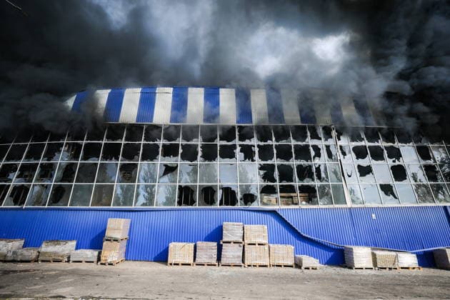 RUSSIA, DONETSK PEOPLE S REPUBLIC - AUGUST 10, 2026: A fire breaks out after a Ukrainian drone strike on the Galaktika Galaxy shopping centre in Makeyevka, east of Donetsk. Dmitry Yagodkin TASS  95999105
