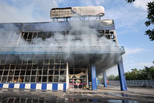 RUSSIA, DONETSK PEOPLE S REPUBLIC - AUGUST 10, 2026: A fire breaks out after a Ukrainian drone strike on the Galaktika Galaxy shopping centre in Makeyevka, east of Donetsk. Dmitry Yagodkin TASS  95999112