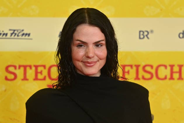 Ruby O FEE, actress; single frame, cropped image, portrait; World Premiere of *STECKERLFISCHFIASKO* on August 10, 2022, at the Mathäuser Kino in Munich; red carpet