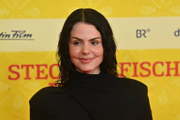 Ruby O FEE, actress; single frame, cropped image, portrait; World Premiere of *STECKERLFISCHFIASKO* on August 10, 2022, at the Mathäuser Kino in Munich; red carpet