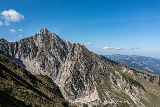More jagged Alpine summit and Grasbewachsener Ridges at Berner Oberland Dramatic Mountain landscape the Swiss Alps 1132500550