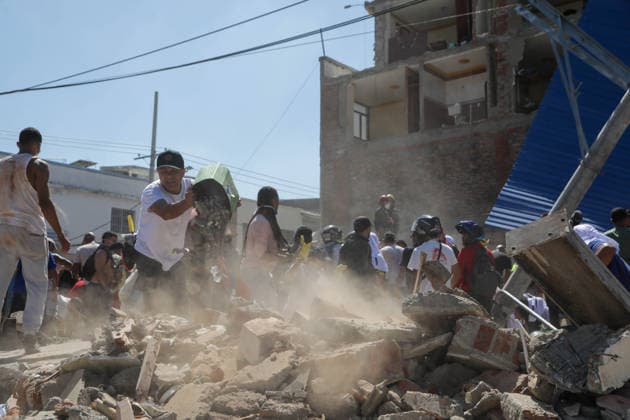 7.1-Magnitude Earthquake in Colombia Santiago de Cali, August 10, 2026 The building located at Carrera 24 and Calle 9 in the capital of Valle del Cauca collapsed due to the earthquake that struck the country today, Firefighters, police, and Cali residents are searching through the rubble for survivors. Photos by Samir Rojas, El Tiempo. EDITORIAL USE ONLY  Copyright: xGDA ElxTiempo Colombia-xTodosxlosxderechosxreservados.xProhibidoxelxusoxoxreproducci&oacute;nxdexestaximagenxenxColombiax I.ROJASx etcpic098762