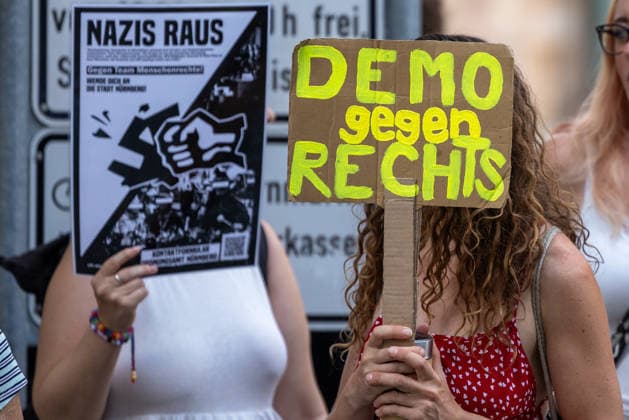 Police operation during Monday demonstration by Team Menschenrechte and counter-protests, Nuremberg, August 10, 2026: Participants in a counter-demonstration hold signs reading Nazis Out and Demonstration Against the Far Right in opposition to a demonstration by Team Menschenrechte Nuremberg, Bavaria, Germany 20260810-286A5034-M4000