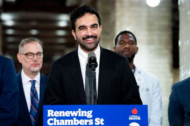 News Bilder des Tages #2 August 10, 2026, New York City, New York, United States: New York City Mayor ZOHRAN MAMDANI (D) speaking at a press conference about cooling subway platforms at the Chambers Street Subway Station in New York City. New York City United States  - ZUMAb161 20260810_aap_b161_010 Copyright: xMichaelxBrochsteinx