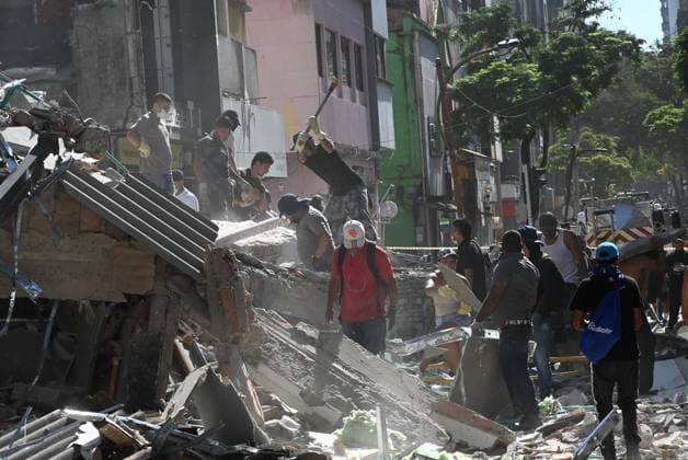 111 killed, 87 injured as magnitude 7.4 earthquake strikes Colombia PEREIRA, COLOMBIA - AUGUST 10: Residents and rescue workers carry out search, rescue and evacuation operations after a powerful earthquake struck Colombia, killing at least 18 people and causing widespread damage in Pereira, on August 10, 2026 in Pereira, Colombia. Preliminary reports indicate that several structures collapsed, buildings and roads were damaged, and some public services were temporarily disrupted. Hospitals activated emergency plans to treat the injured, while technical teams began assessing damaged buildings as authorities warned residents to avoid unsafe structures and remain alert for aftershocks. Alexis Munera Anadolu Pereira Colombia. Editorial use on Copyright: x2026xAnadoluxAlexisxMunerax