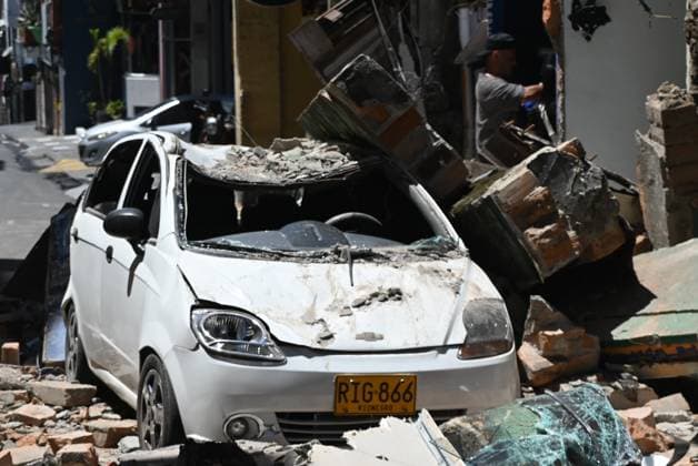 111 killed, 87 injured as magnitude 7.4 earthquake strikes Colombia PEREIRA, COLOMBIA - AUGUST 10: Residents and rescue workers carry out search, rescue and evacuation operations after a powerful earthquake struck Colombia, killing at least 18 people and causing widespread damage in Pereira, on August 10, 2026 in Pereira, Colombia. Preliminary reports indicate that several structures collapsed, buildings and roads were damaged, and some public services were temporarily disrupted. Hospitals activated emergency plans to treat the injured, while technical teams began assessing damaged buildings as authorities warned residents to avoid unsafe structures and remain alert for aftershocks. Alexis Munera Anadolu Pereira Colombia. Editorial use on Copyright: x2026xAnadoluxAlexisxMunerax
