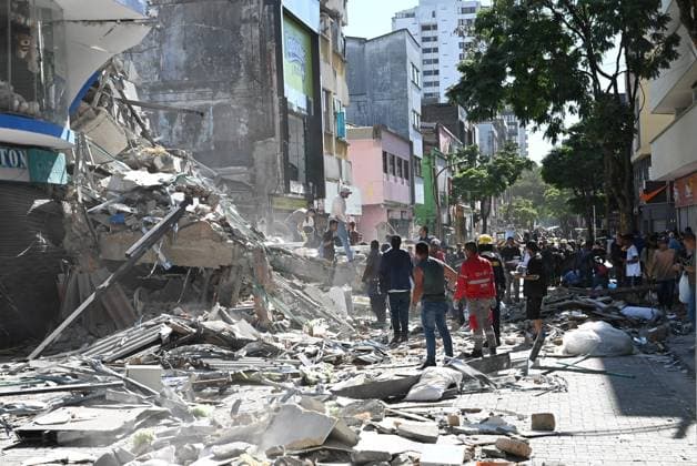 111 killed, 87 injured as magnitude 7.4 earthquake strikes Colombia PEREIRA, COLOMBIA - AUGUST 10: Residents and rescue workers carry out search, rescue and evacuation operations after a powerful earthquake struck Colombia, killing at least 18 people and causing widespread damage in Pereira, on August 10, 2026 in Pereira, Colombia. Preliminary reports indicate that several structures collapsed, buildings and roads were damaged, and some public services were temporarily disrupted. Hospitals activated emergency plans to treat the injured, while technical teams began assessing damaged buildings as authorities warned residents to avoid unsafe structures and remain alert for aftershocks. Alexis Munera Anadolu Pereira Colombia. Editorial use on Copyright: x2026xAnadoluxAlexisxMunerax