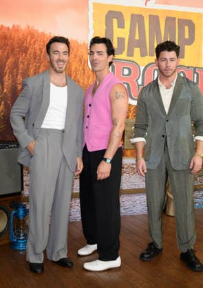 BURBANK, USA, August 10, 2026: Kevin Jonas, Joe Jonas, and Nick Jonas at the world premiere of Disney s *Camp Rock 3* at the Walt Disney Studio Lot. Photo by Paul Smith, Featureflash 458817, August 10, 2026, Burbank, CA Copyright: xPaulxSmithx xFeaturesxFlashx xStarfacex STAR_458817_002