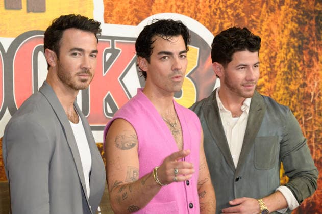 BURBANK, USA, August 10, 2026: Kevin Jonas, Joe Jonas, and Nick Jonas at the world premiere of Disney s *Camp Rock 3* at the Walt Disney Studio Lot. Photo by Paul Smith, Featureflash 458817, August 10, 2026, Burbank, CA Copyright: xPaulxSmithx xFeaturesxFlashx xStarfacex STAR_458817_004