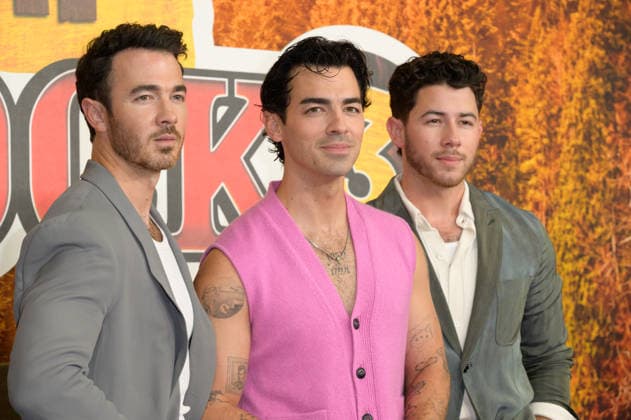 BURBANK, USA, August 10, 2026: Kevin Jonas, Joe Jonas, and Nick Jonas at the world premiere of Disney s *Camp Rock 3* at the Walt Disney Studio Lot. Photo by Paul Smith, Featureflash 458817, August 10, 2026, Burbank, CA Copyright: xPaulxSmithx xFeaturesxFlashx xStarfacex STAR_458817_005