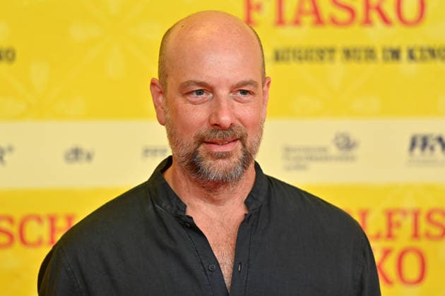 Stephan ZINNER, actor, cabaret artist; single image, cropped close-up, portrait; World premiere of *STECKERLFISCHFIASKO* on August 10, 2022, at the Mathäuser Kino in Munich; red carpet,Red Carpet
