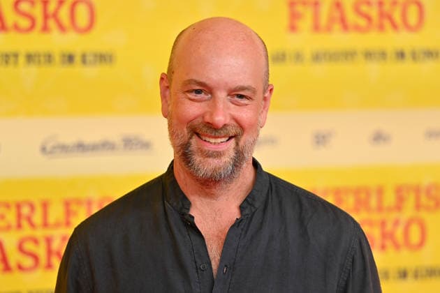 Stephan ZINNER, actor, cabaret artist; single image, cropped close-up, portrait; World premiere of *STECKERLFISCHFIASKO* on August 10, 2022, at the Mathäuser Kino in Munich; red carpet,Red Carpet