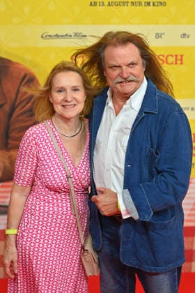 Leslie MANDOKI with his wife Eva MANDOKI at the world premiere of *STECKERLFISCHFIASKO* on August 10, 20226, at the Mathaeser Kino in Munich. Red Carpet