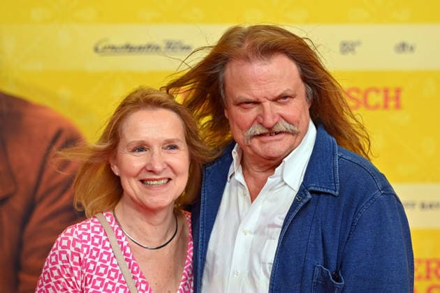 Leslie MANDOKI with his wife Eva MANDOKI at the world premiere of *STECKERLFISCHFIASKO* on August 10, 20226, at the Mathaeser Kino in Munich. Red Carpet