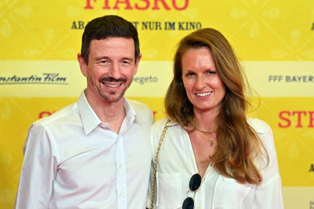 Oliver BERBEN with his wife Katrin BERBEN at the world premiere of *STECKERLFISCHFIASKO* on August 10, 20226, at the Mathaeser Kino in Munich. Red Carpet