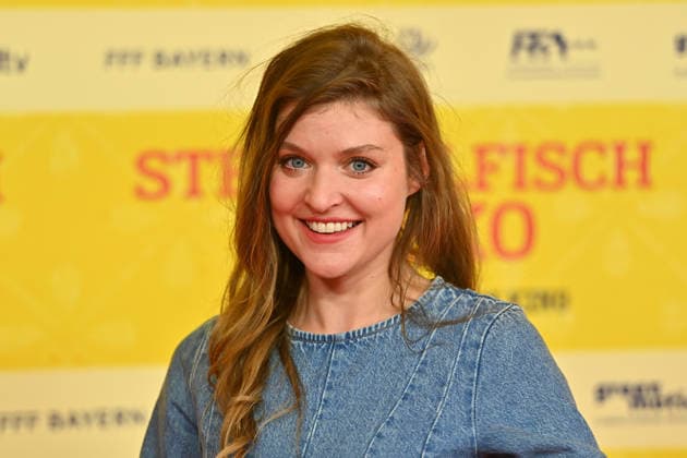 Lara MANDOKI, actress; single frame, cropped close-up, portrait; World Premiere of *STECKERLFISCHFIASKO* on August 10, 20226, at the Mathäuser Kino in Munich; Red Carpet
