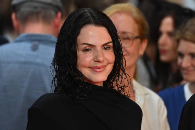 Ruby O FEE, actress; single frame; cropped close-up; portrait; World Premiere of *STECKERLFISCHFIASKO* on August 10, 20226, at the Mathäuser Kino in Munich; red carpet