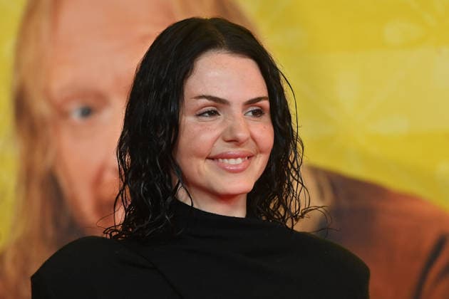 Ruby O FEE, actress; single frame; cropped close-up; portrait; World Premiere of *STECKERLFISCHFIASKO* on August 10, 20226, at the Mathäuser Kino in Munich; red carpet