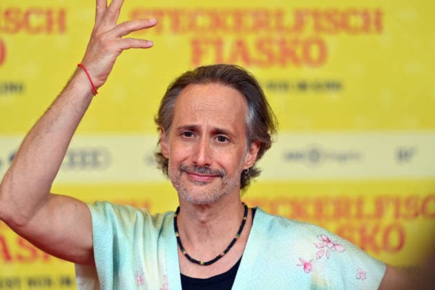 Michael OSTROWSKI, actor; still image, cropped single shot, portrait; World Premiere of *STECKERLFISCHFIASKO* on August 10, 2022, at the Mathäuser Kino in Munich; red carpet