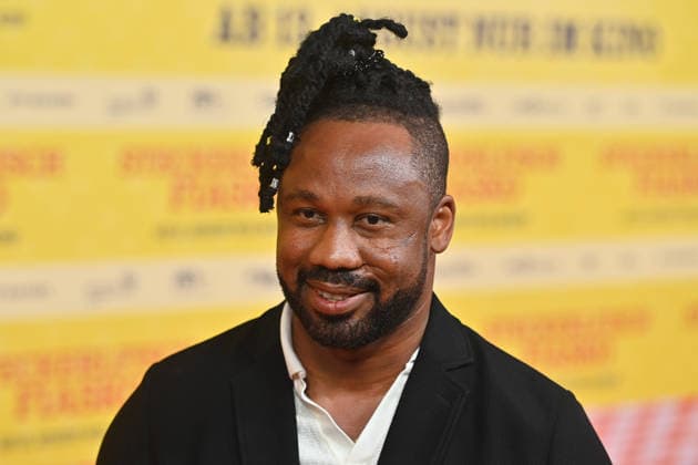 Castro Dokyi AFFUM, actor; still image, cropped single shot, portrait; World Premiere of *STECKERLFISCHFIASKO* on August 10, 20226, at the Mathäuser Kino in Munich; red carpet