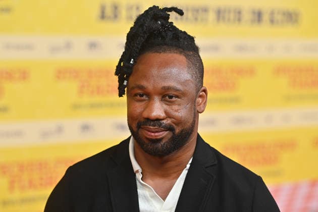 Castro Dokyi AFFUM, actor; still image, cropped single shot, portrait; World Premiere of *STECKERLFISCHFIASKO* on August 10, 20226, at the Mathäuser Kino in Munich; red carpet