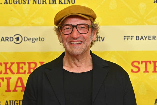 Max SCHMIDT, actor; still image; cropped single shot; portrait; World Premiere of *STECKERLFISCHFIASKO* on August 10, 2022, at the Mathaeser Kino in Munich; red carpet